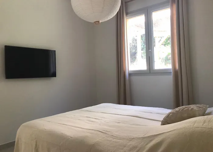 Maison Au Milieu Des Oliviers *